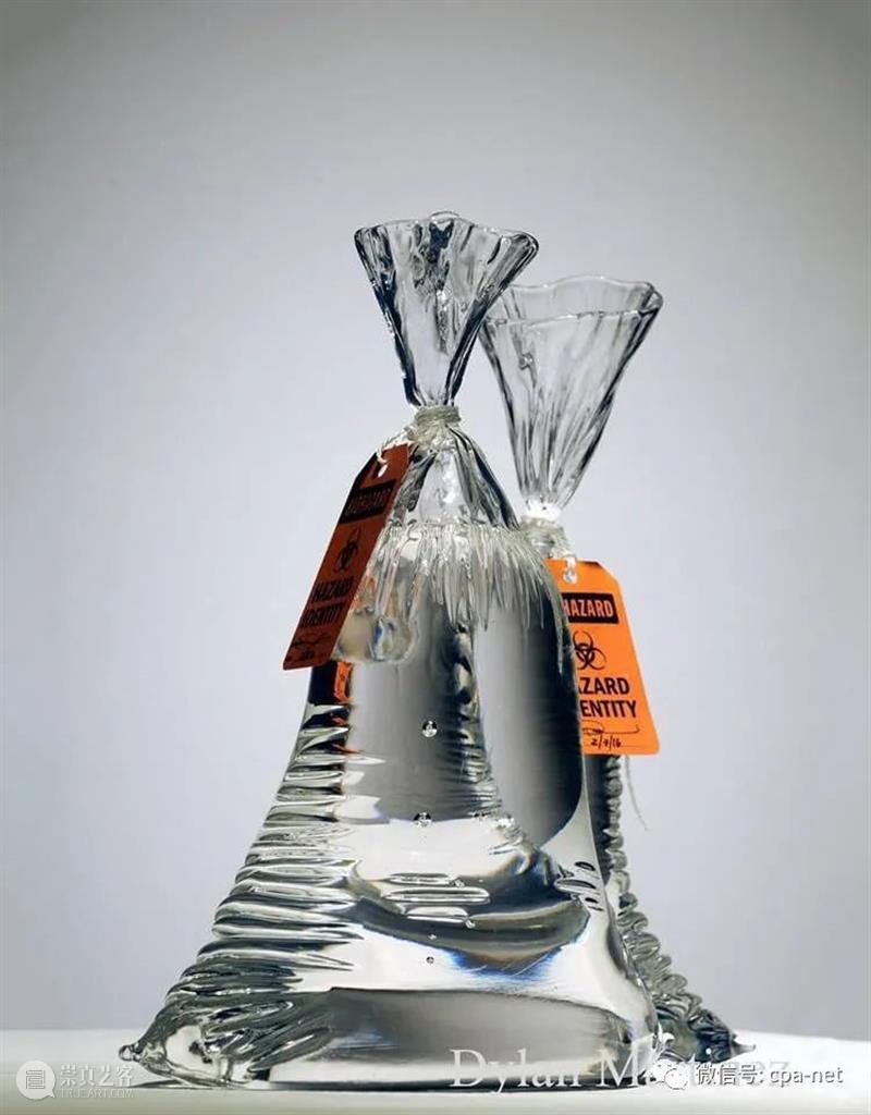 Dylan Martinez/装水的塑料袋 崇真艺客