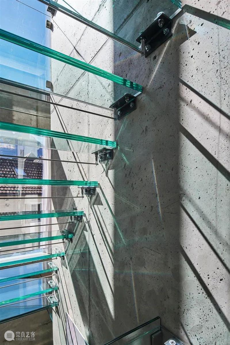 混凝土、木材、钢铁和玻璃：如何选择楼梯材质？ 崇真艺客