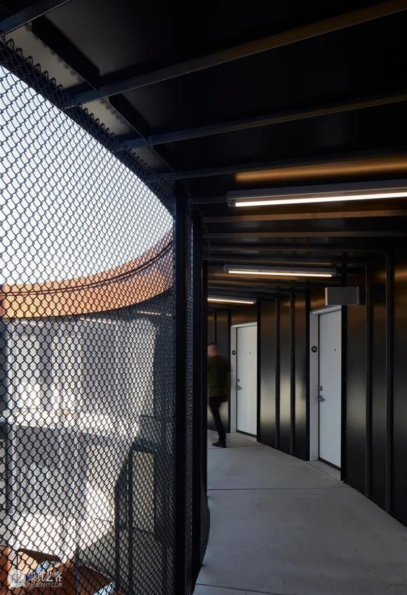撑起“甜甜圈”，62M 公寓 / 5468796 Architecture 崇真艺客
