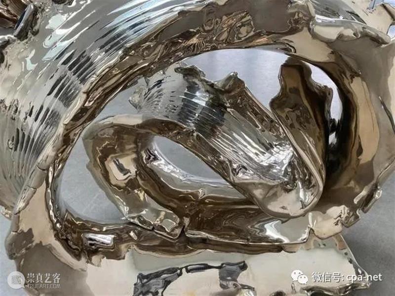 Lynda Benglis 沐浴在她的艺术之光中 崇真艺客