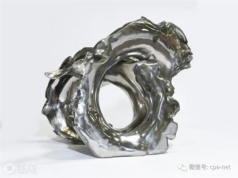 Lynda Benglis 沐浴在她的艺术之光中 崇真艺客