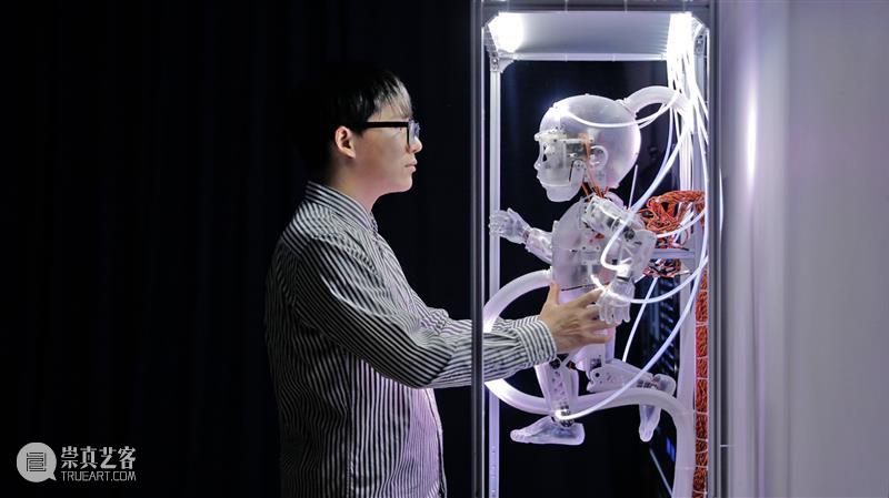 95后中央美院青年艺术家88天打造的“学习型机器人” 崇真艺客