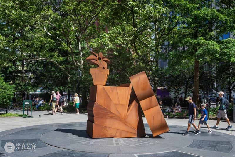 怀亚特·卡恩首场公共艺术展亮相纽约，探讨绘画与雕塑之间的语言 崇真艺客