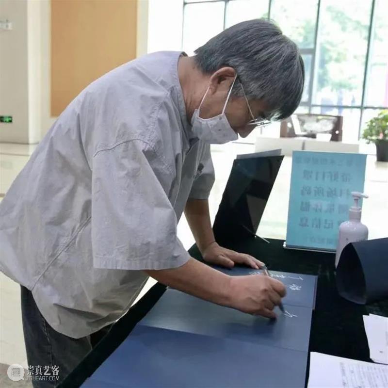 基业艺术|「一尺风韵——江南扇艺展」夏日里的一缕古雅清凉 崇真艺客