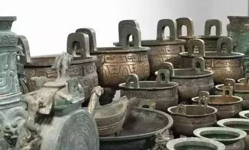 惊世大发现！陕西农民一镢头挖出27件国宝级青铜器 崇真艺客