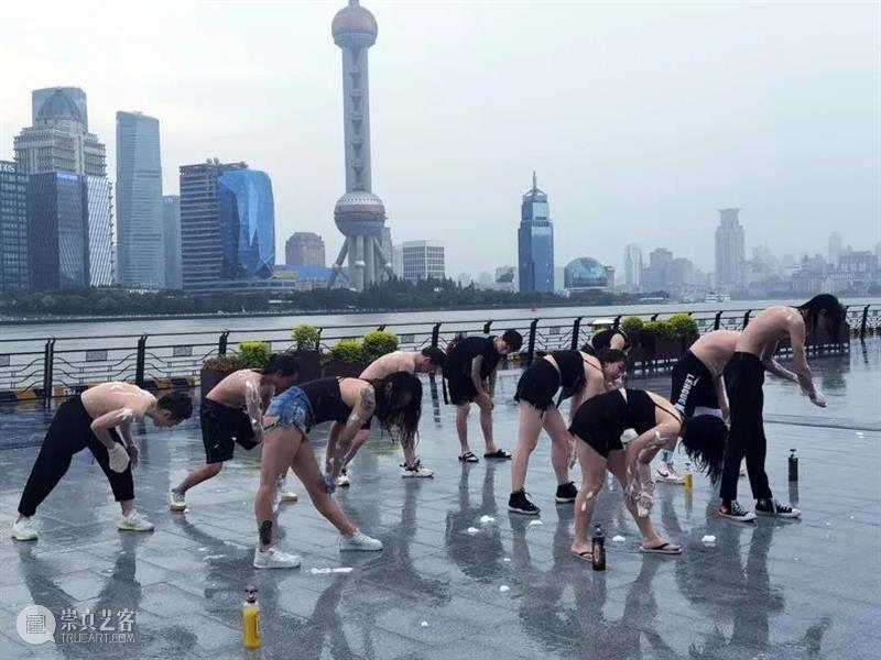 “为上海搓澡”,最近又一个“行为艺术”火了 崇真艺客