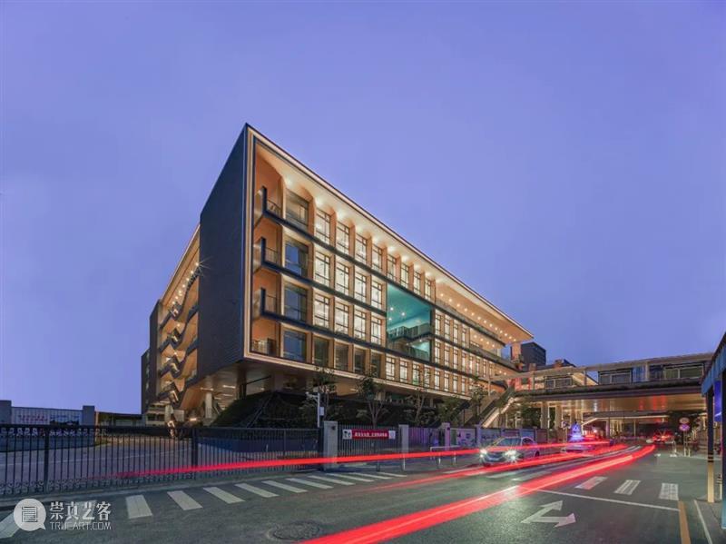 深圳最大规模，外国语学校宝安区 / 华阳国际​设计 崇真艺客