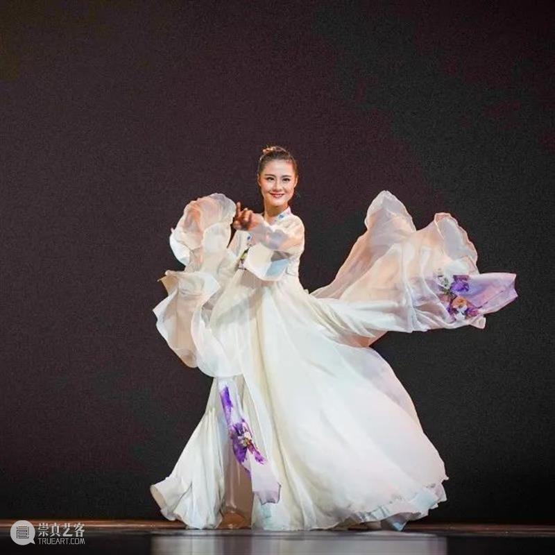 北京舞蹈学院青年舞团《舞动经典》| 激活中国舞蹈的永恒记忆，探索当代起舞新方式 崇真艺客