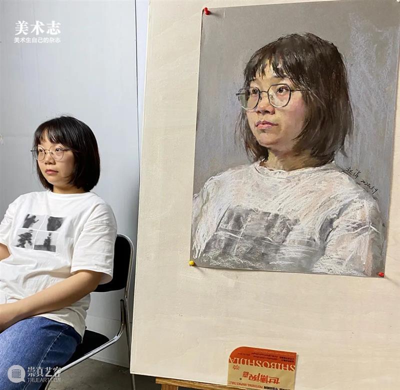 他是国内色粉画的传播先锋，笔下的少女清纯动人，让无数人倾心 ！ 崇真艺客