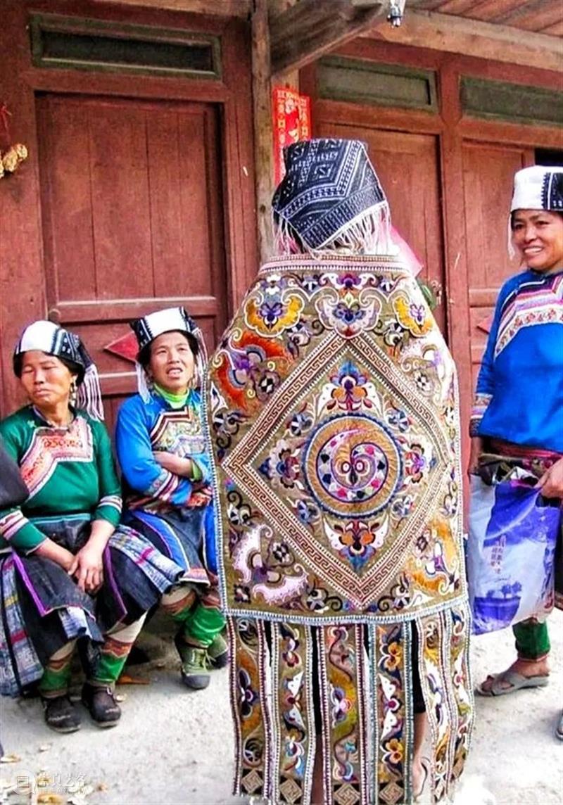 【IFA-民族艺术】苗族百鸟衣 | 披挂于身的民族史诗 崇真艺客