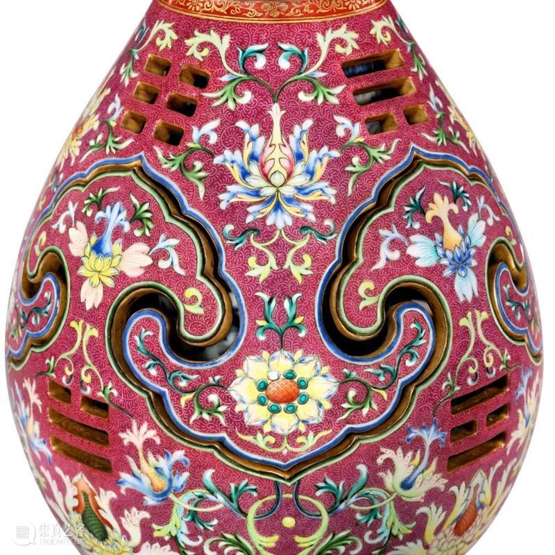 香港秋拍重器：乾隆御制交泰转旋瓶 崇真艺客