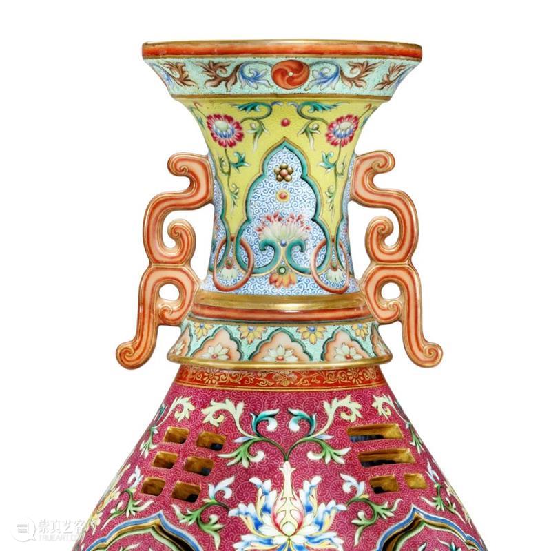 香港秋拍重器：乾隆御制交泰转旋瓶 崇真艺客