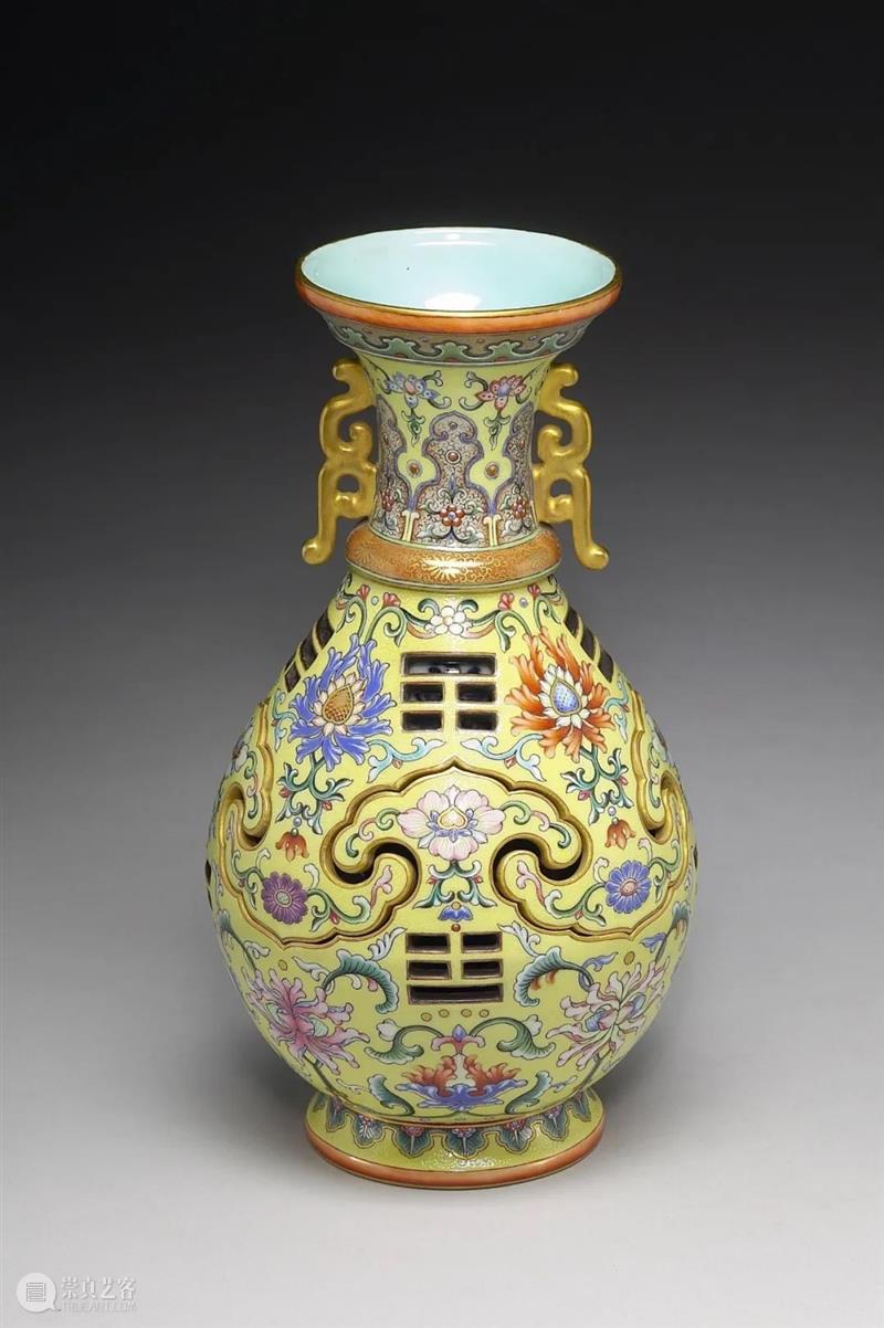 香港秋拍重器：乾隆御制交泰转旋瓶 崇真艺客