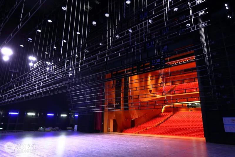 活力重现，青春主场 | 一起打开文化新地标“YOUNG剧场” 崇真艺客