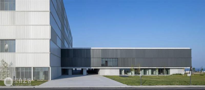 不像市政厅的市政厅，泰基尔达大都会综合体 / Lift Studio 崇真艺客