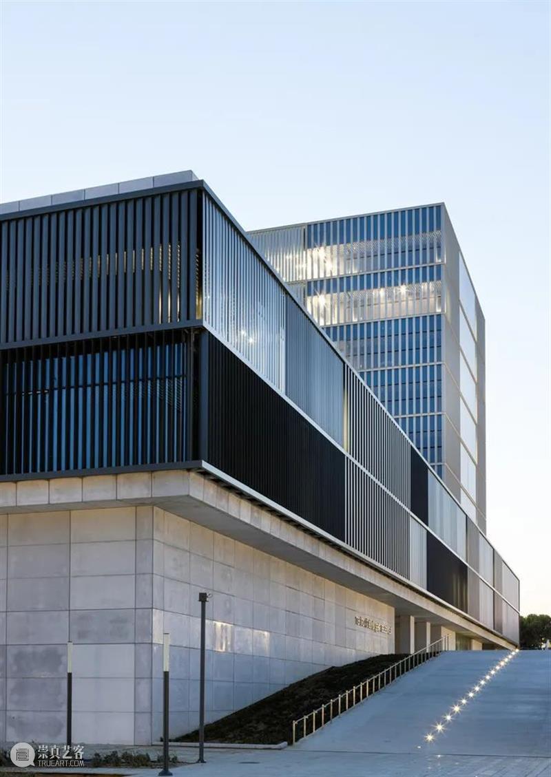 不像市政厅的市政厅，泰基尔达大都会综合体 / Lift Studio 崇真艺客