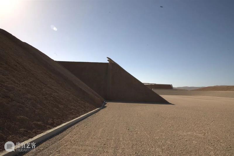 耗时 50 余载制作，沙漠“长城”向公众开放参观 崇真艺客