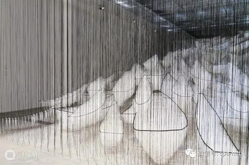 “灵魂颤抖”调查了 chiharu shiota 25 年来在 GOMA 的沉浸式装置 崇真艺客
