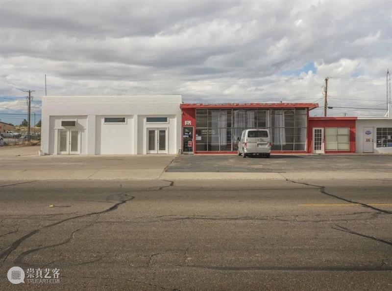 Marfa Lights I在3画廊代理艺术家Miguel Soler-Roig／米格尔，休斯顿个展。 崇真艺客