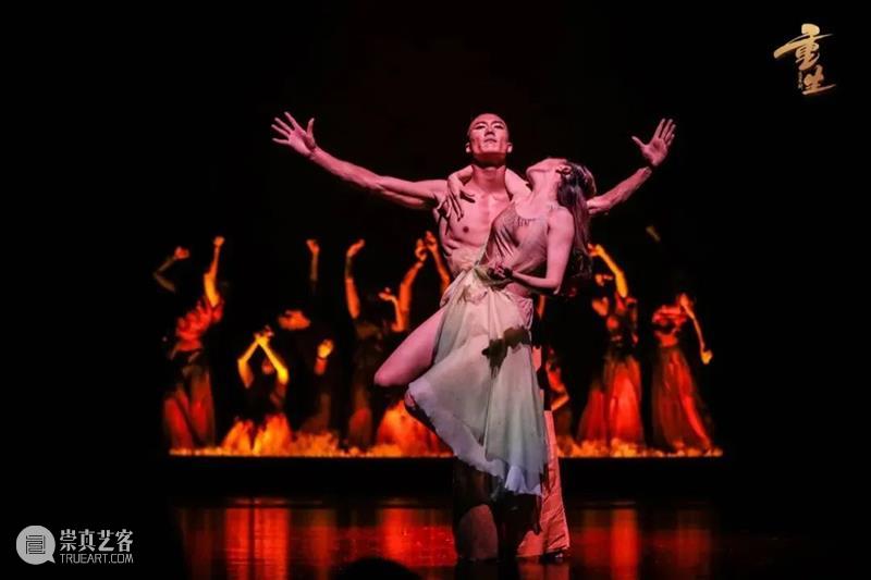 周五首演 | 超绝舞美首度披露!《枕头人》导演、造梦高手周可打造城市里的游牧部落 崇真艺客