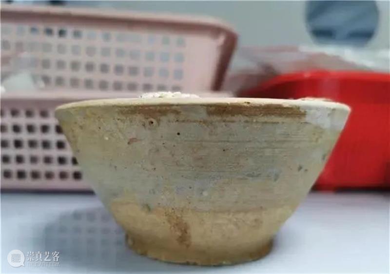 织金县发掘碗葬墓,墓室由960只碗建成 崇真艺客
