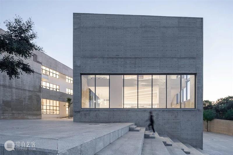 多孔性，友兰中学图艺楼 / WAU建筑事务所 崇真艺客