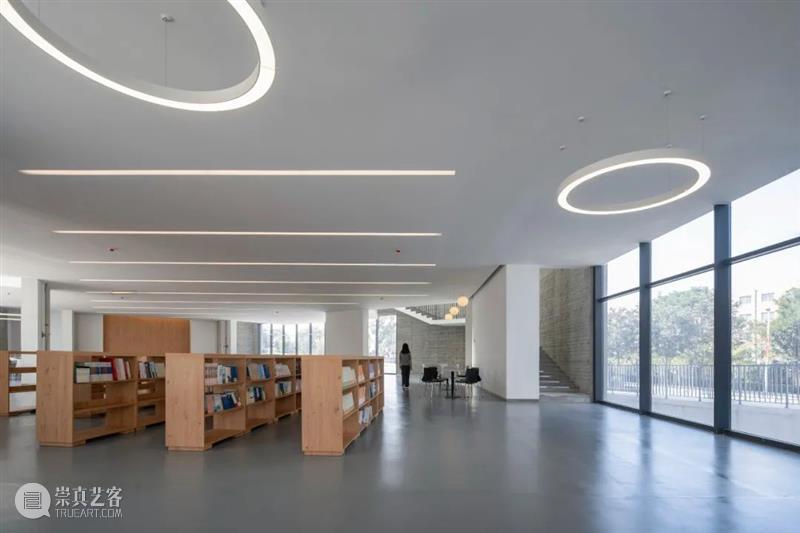 多孔性，友兰中学图艺楼 / WAU建筑事务所 崇真艺客