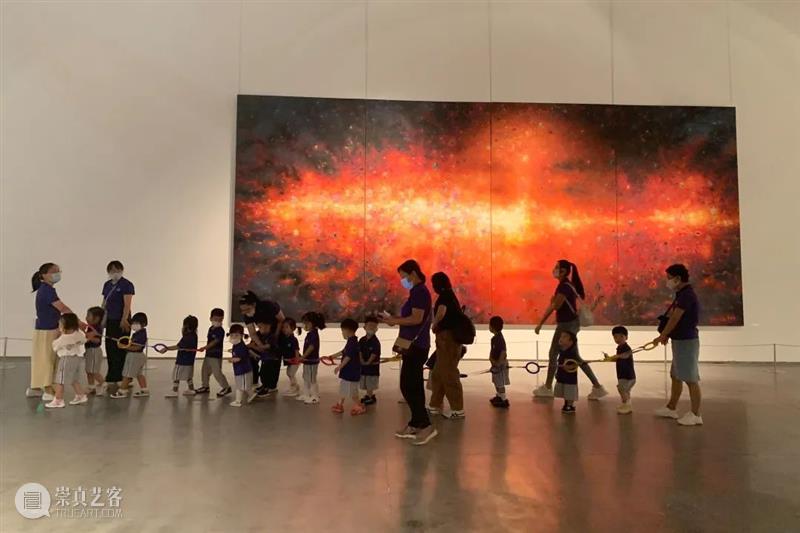 喜迎国庆，艺术普及进行时：学校与美术馆公共教育的双向联动 崇真艺客
