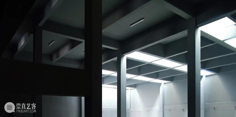 在垃圾中转站中，讨论结构与光 / 潘晖建筑 崇真艺客