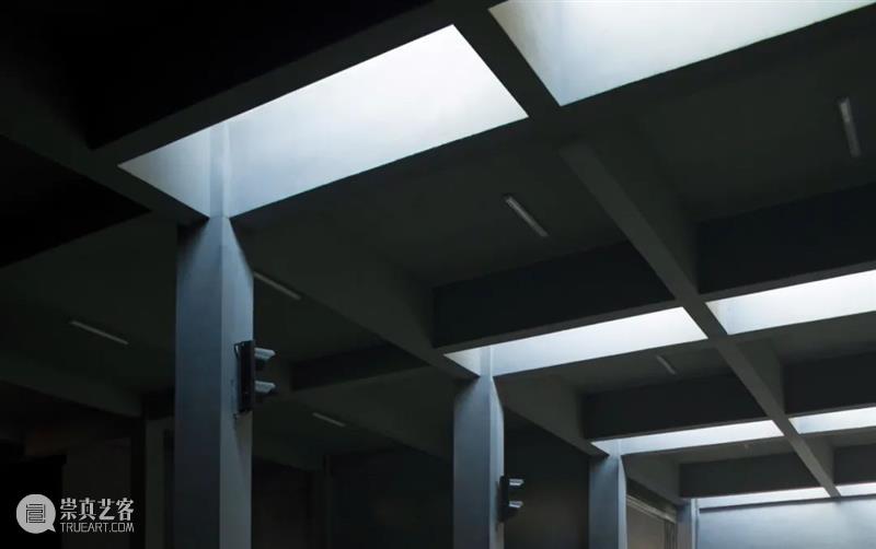 在垃圾中转站中，讨论结构与光 / 潘晖建筑 崇真艺客