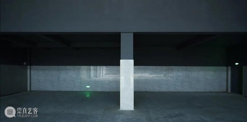 在垃圾中转站中，讨论结构与光 / 潘晖建筑 崇真艺客