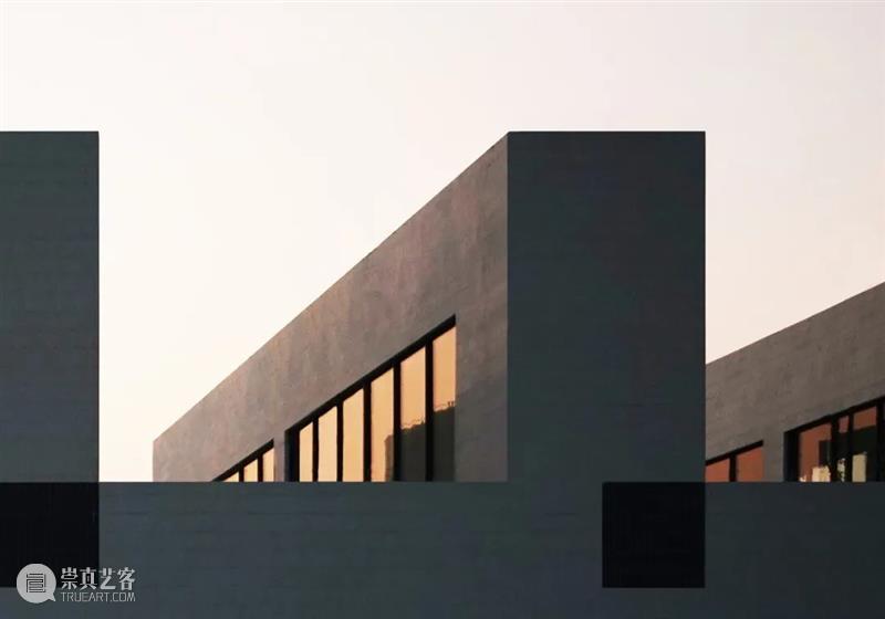 在垃圾中转站中，讨论结构与光 / 潘晖建筑 崇真艺客