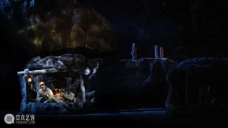 舞台为他们寻回体温｜大型话剧《英雄儿女》再度上演 崇真艺客