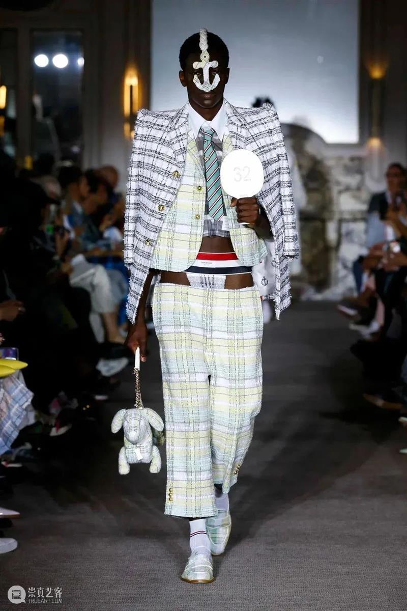【IFA-时尚资讯】Thom Browne  | 潮玩与时尚，玩具元素融入走秀现场 崇真艺客