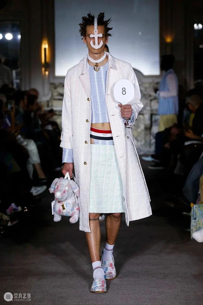 【IFA-时尚资讯】Thom Browne  | 潮玩与时尚，玩具元素融入走秀现场 崇真艺客