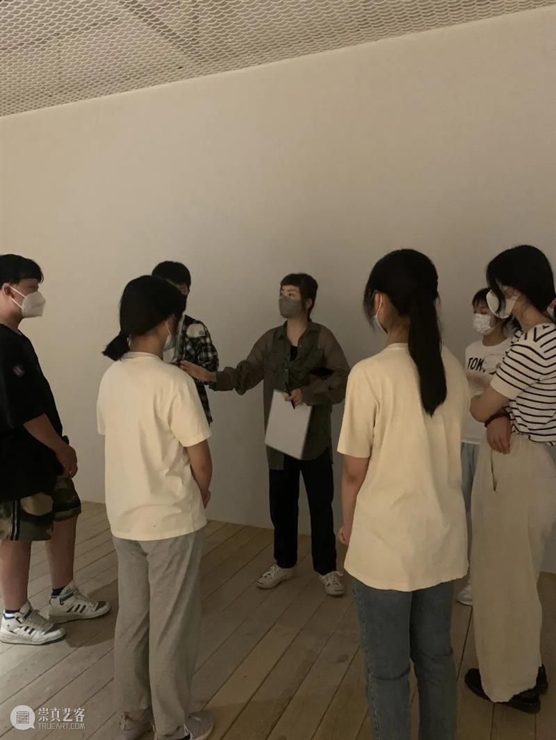 Magic Mic小小导览员回顾:在“刘建华:形而上 器”中探寻“道”与“器”的奥秘 崇真艺客
