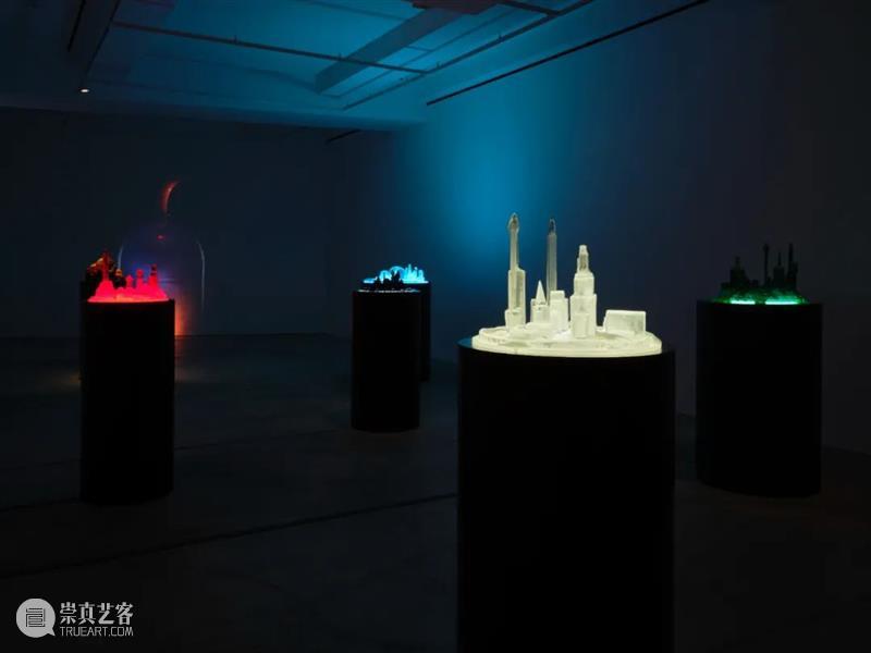 现已开幕 | 迈克·凯利香港首场个展「次谐波橘色深渊」 崇真艺客
