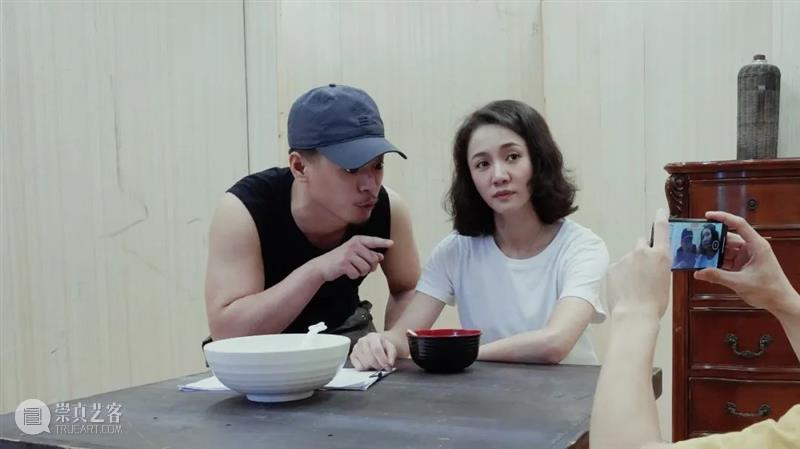 荒诞的现实,是对人性的极尽嘲讽 崇真艺客