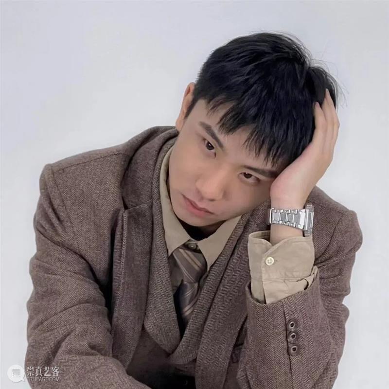 向下扎根 向上开花 | 舞台剧《春天花会开》,烟火里的疗愈喜剧 崇真艺客