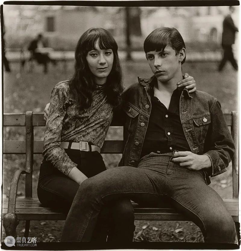 卓纳香港｜黛安·阿巴斯（Diane Arbus）首展《初现》 崇真艺客