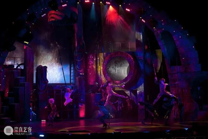 舞台丨“布景高手”凯文·德皮内特打造的魔幻舞台 崇真艺客