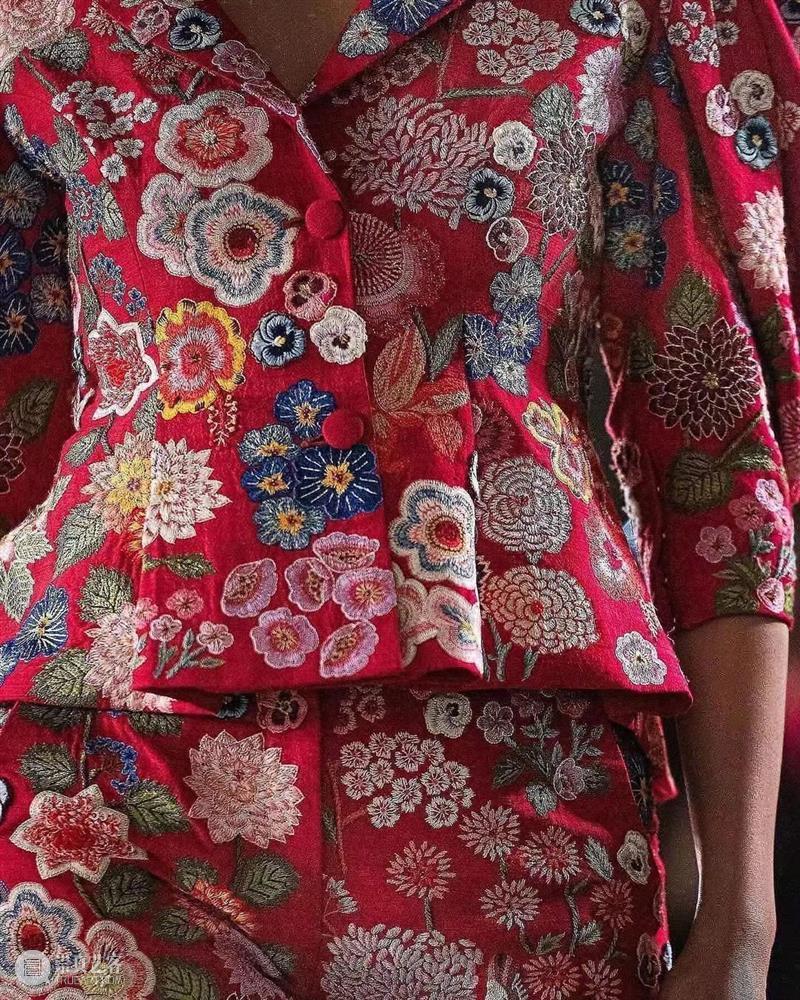 服饰丨Rahul Mishra的经典时装，将传统的印度纺织手工艺重新演绎 崇真艺客