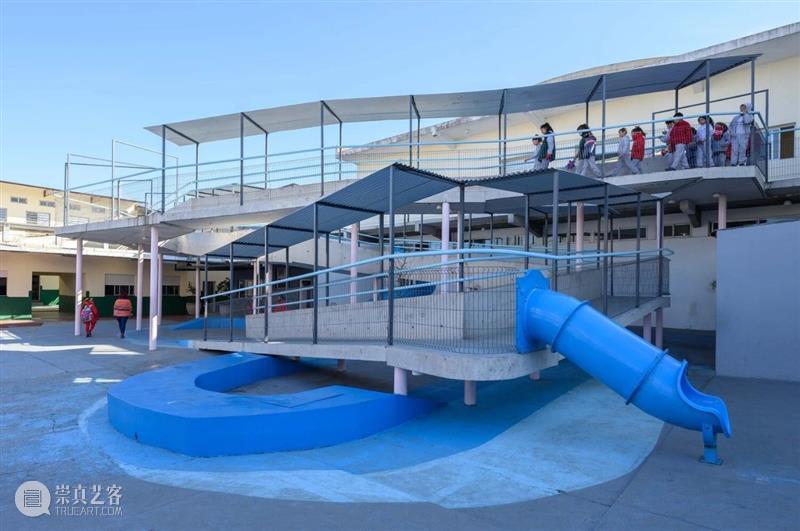 坡地与庭院,学校新游戏空间 / Además arquitectura 崇真艺客