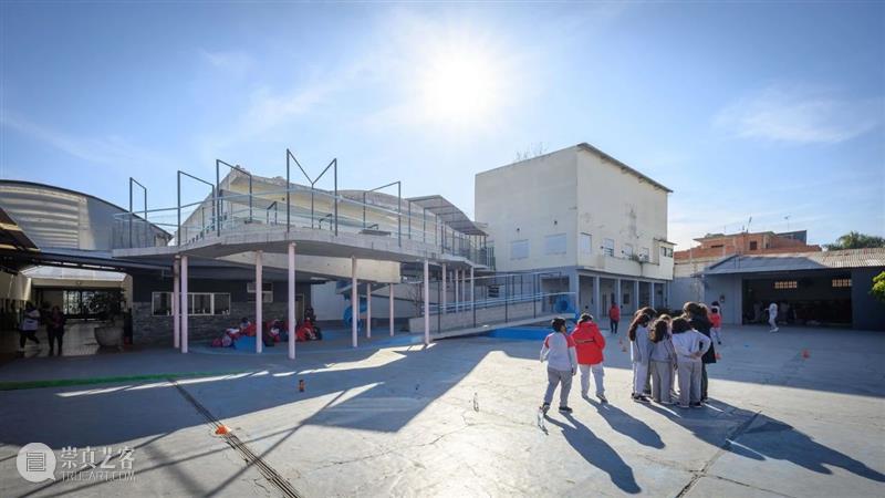 坡地与庭院,学校新游戏空间 / Además arquitectura 崇真艺客
