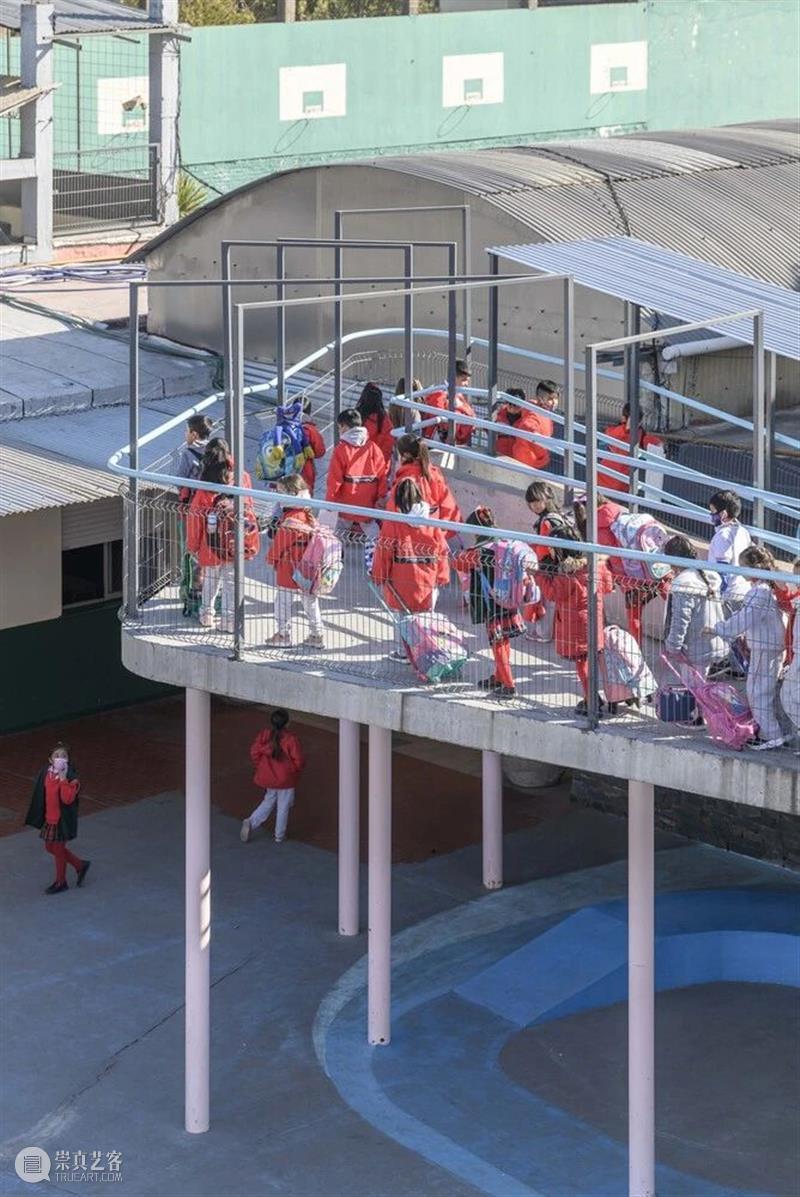 坡地与庭院,学校新游戏空间 / Además arquitectura 崇真艺客