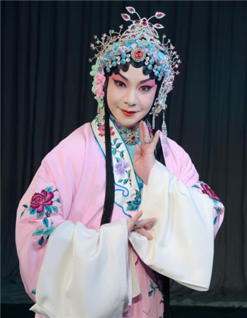 玉兔东升梨园贺岁,迎新春看大戏! 崇真艺客