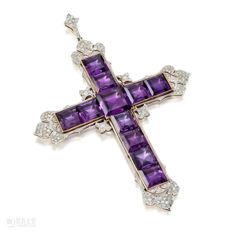 金·卡戴珊以16万英镑于伦敦苏富比投得戴妃经典十字架吊坠Attallah Cross 崇真艺客