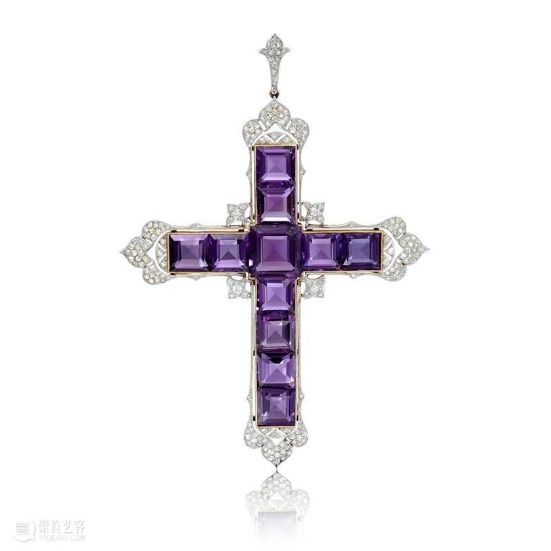 金·卡戴珊以16万英镑于伦敦苏富比投得戴妃经典十字架吊坠Attallah Cross 崇真艺客
