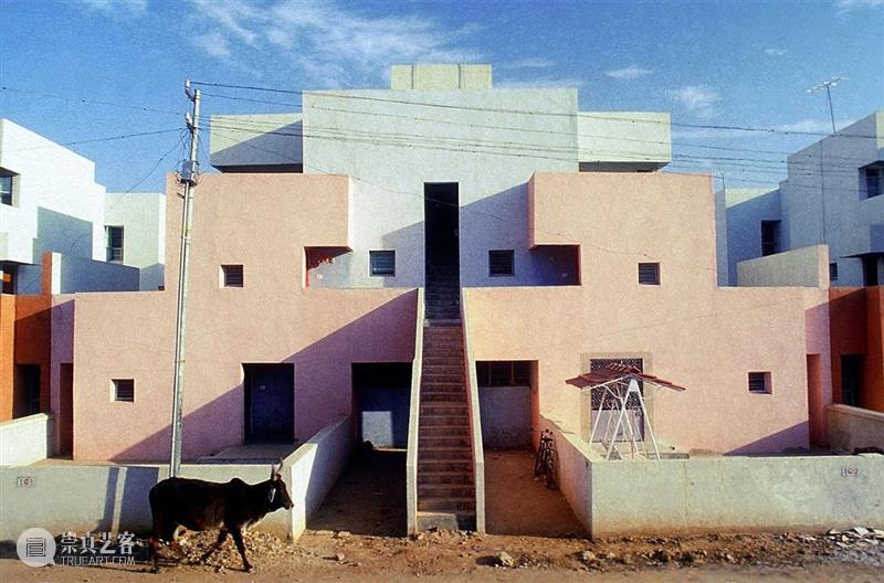 悼念印度建筑师 B.V. 多西，为人民的建筑 崇真艺客