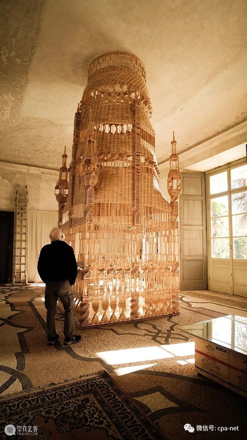 raffaele salvoldi 使用“数千块被重力锁定的木板”塑造高耸的装置 崇真艺客
